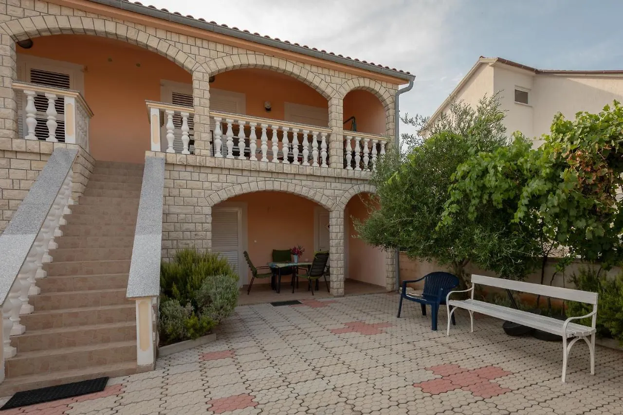 Apartment Apartman Kristo Vir